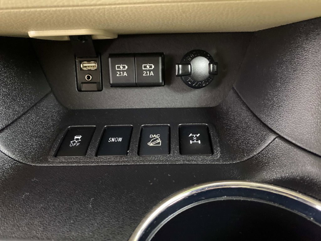 Used 2019 Toyota Highlander XLE AWD/4WD image 23