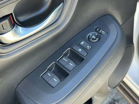 Used 2026 Honda HR-V LX image 9