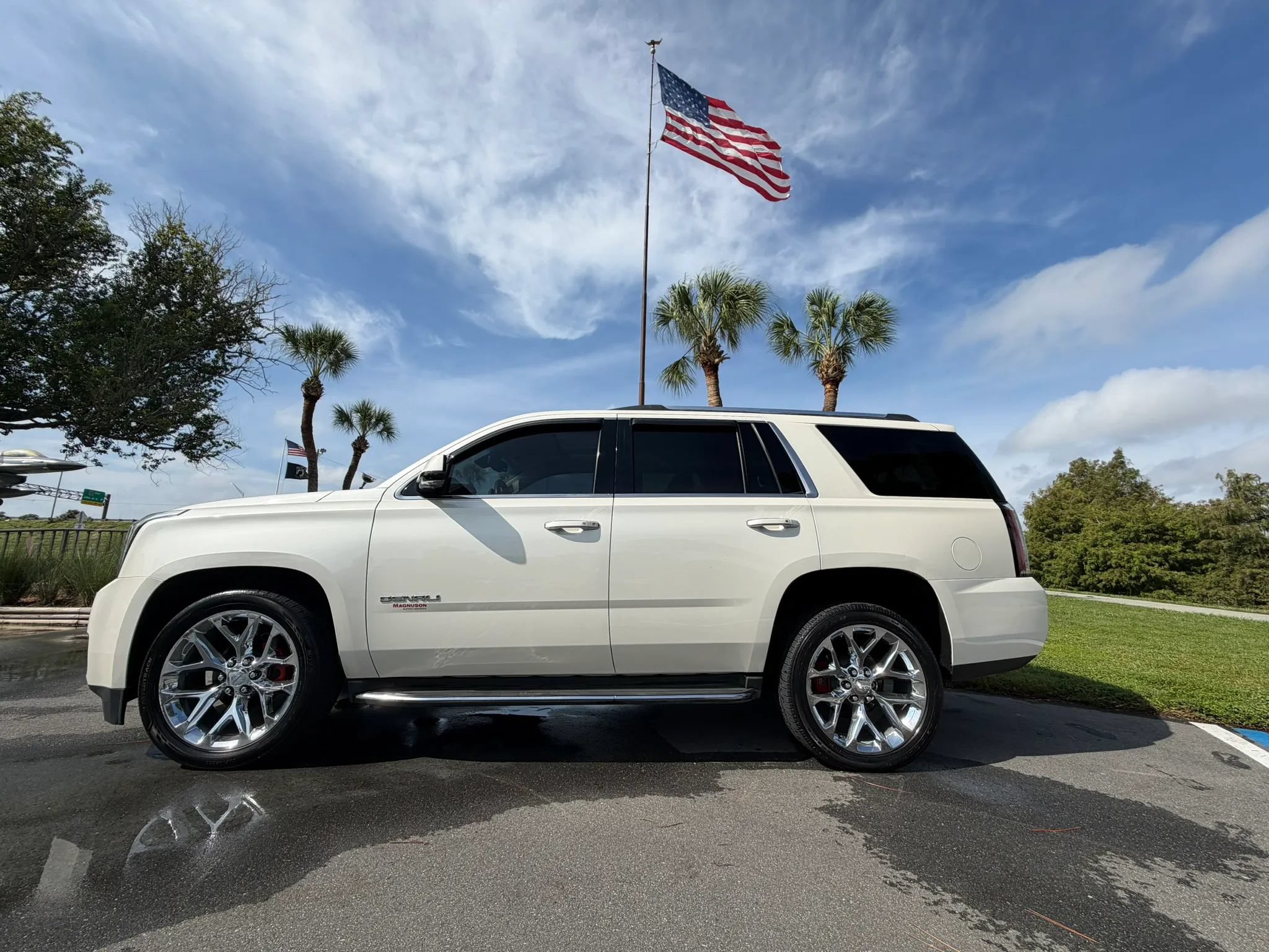 Used 2015 GMC Yukon Denali w/ Touring Package AWD/4WD image 59