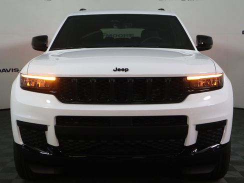 New 2025 Jeep Grand Cherokee L Altitude image 14
