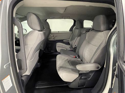 Used 2024 Toyota Sienna LE FWD image 15