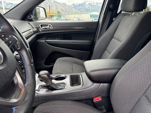 Used 2018 Jeep Grand Cherokee Laredo image 15