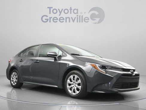 Used 2025 Toyota Corolla LE image 19