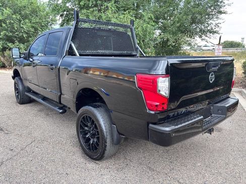 Used 2018 Nissan Titan SV w/ SV Convenience Package AWD/4WD image 3