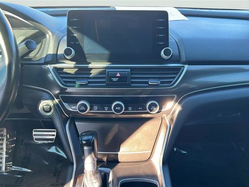 Used 2018 Honda Accord Sport image 10
