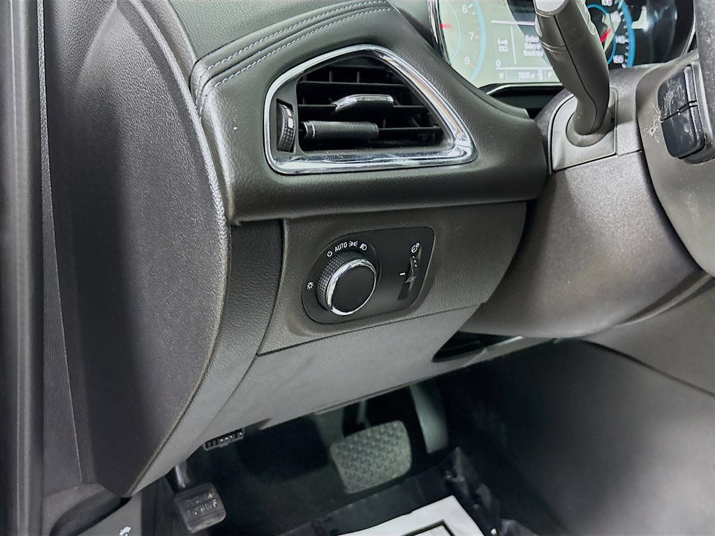 Used 2017 Chevrolet Cruze Premier FWD image 10