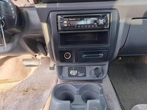 Used 2000 Nissan Frontier XE RWD image 18