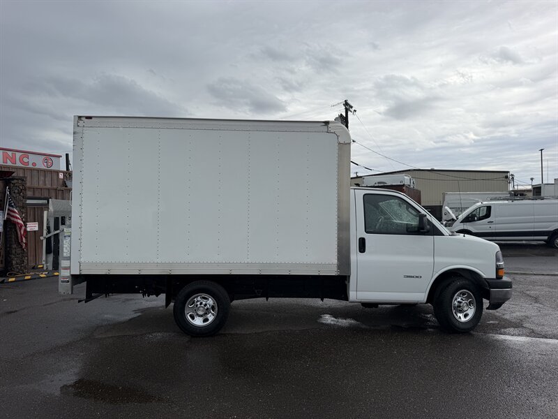 Used 2023 Chevrolet Express 3500 RWD image 2