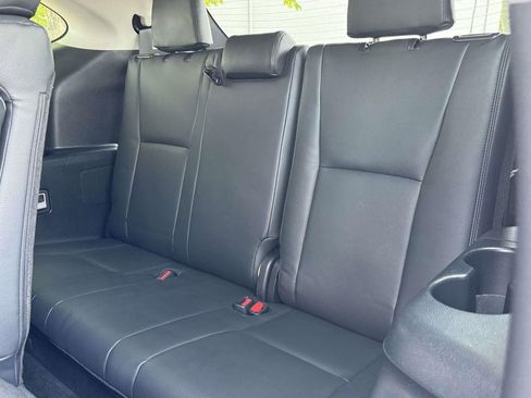 Used 2023 Toyota Highlander LE AWD/4WD image 17