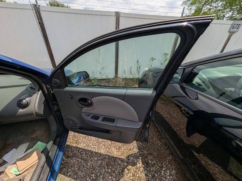 Used 2004 Saturn ION Level 3 w/ Travel Pkg FWD image 30