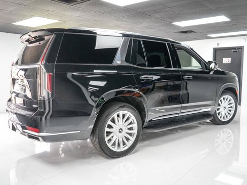 Used 2024 Cadillac Escalade Luxury RWD image 5