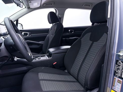 Used 2022 Kia Sorento LX image 17