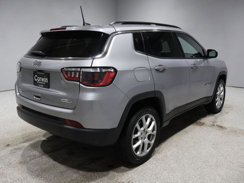 Used 2023 Jeep Compass Latitude image 2