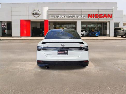 New 2026 Nissan Sentra SR w/ Floor Mat Package FWD image 4