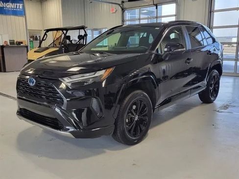 Used 2023 Toyota RAV4 SE image 6