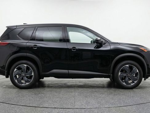 Used 2025 Nissan Rogue SV image 11