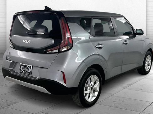 Used 2025 Kia Soul LX FWD image 5