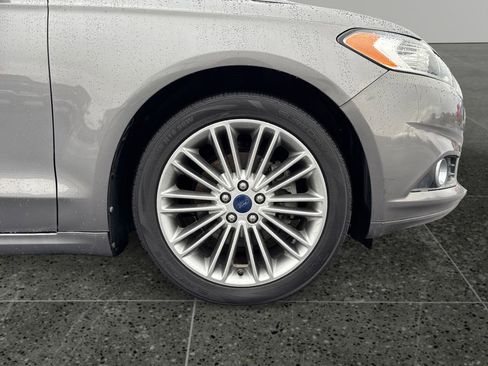 Used 2014 Ford Fusion SE w/ Equipment Group 202A image 9