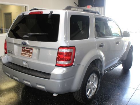Used 2011 Ford Escape XLT image 2