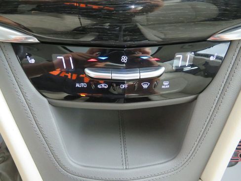 Used 2020 Cadillac XT6 Premium Luxury image 24