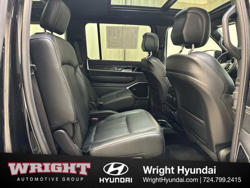 Used 2022 Jeep Wagoneer Series III w/ Premium Group I image 16