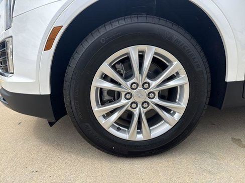 New 2026 Cadillac XT5 Luxury image 17