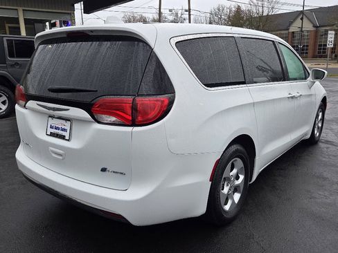 Used 2017 Chrysler Pacifica Touring Plus image 8