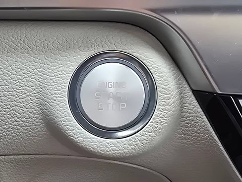Used 2025 Kia Telluride S FWD image 31