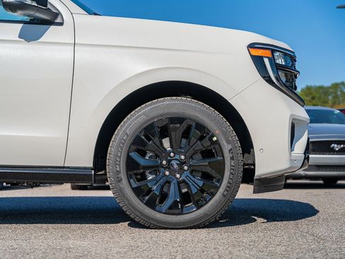 New 2025 Ford Expedition Platinum w/ Stealth Appearance Package image 6