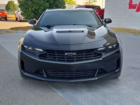 Used 2022 Chevrolet Camaro LT w/ Technology Package RWD image 2