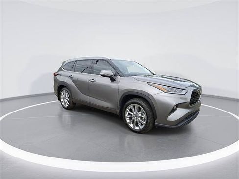 Certified 2026 Toyota Highlander Limited AWD/4WD image 3