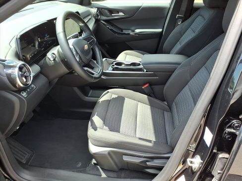 Used 2025 Chevrolet Equinox LT AWD/4WD image 2