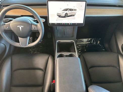 Used 2022 Tesla Model Y Long Range image 12