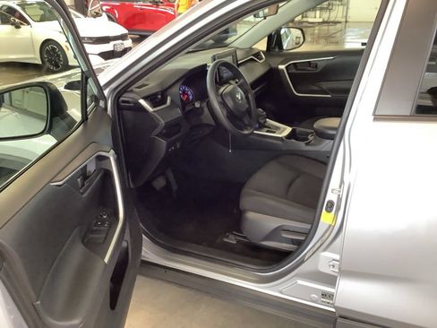 Used 2020 Toyota RAV4 LE w/ All Weather Liner Package AWD/4WD image 12