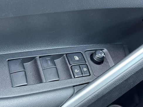 Certified 2025 Toyota Corolla Cross LE FWD image 15