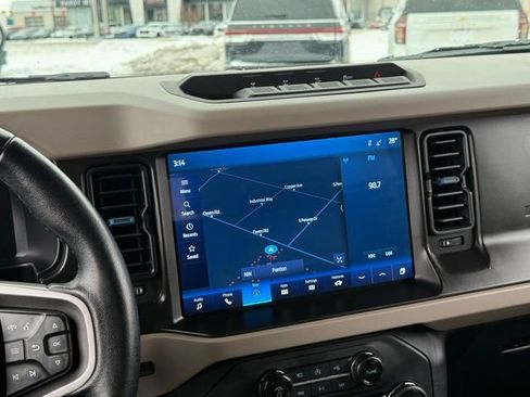 Used 2023 Ford Bronco Wildtrak image 3