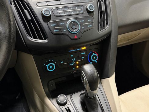 Used 2017 Ford Focus SE image 9