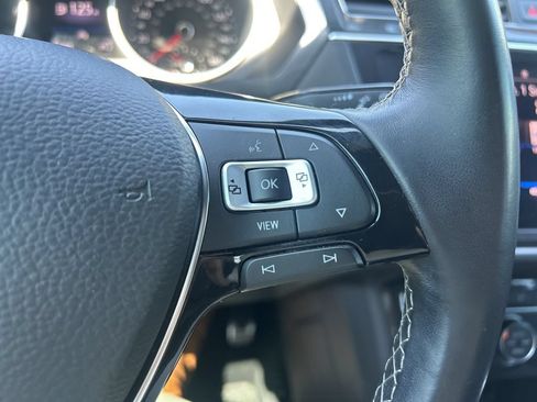 Certified 2021 Volkswagen Tiguan SE FWD image 17