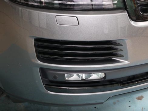 Used 2017 Land Rover Range Rover HSE image 11