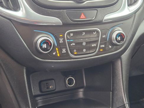 Used 2018 Chevrolet Equinox LT image 24