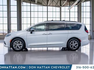 Used 2023 Chrysler Pacifica Limited FWD video 2