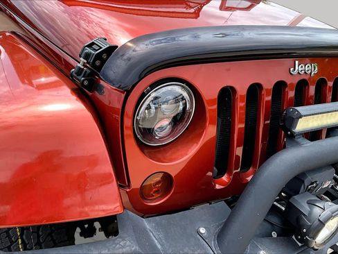 Used 2014 Jeep Wrangler Unlimited Sahara w/ Connectivity Group AWD/4WD image 20