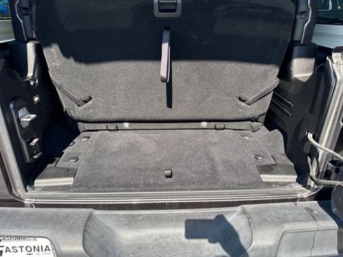 Used 2019 Jeep Wrangler Sport S image 21