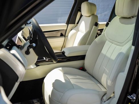 Used 2025 Land Rover Range Rover SE AWD/4WD image 22