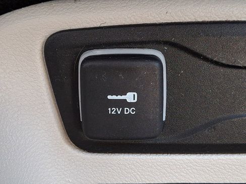 Used 2023 Chrysler Pacifica Touring-L FWD image 24
