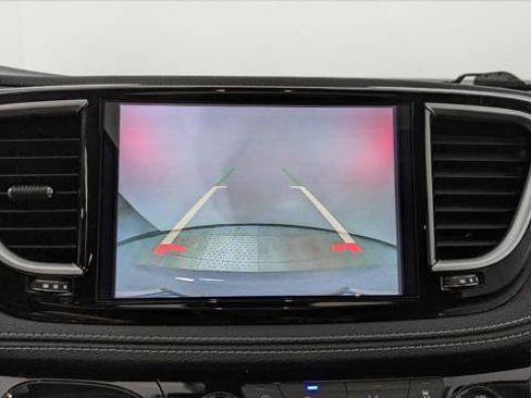 Used 2023 Chrysler Pacifica Limited FWD image 31