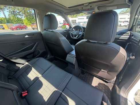 Used 2024 Volkswagen Jetta SE FWD image 19