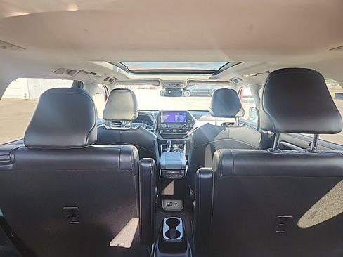 Used 2023 Toyota Highlander Platinum image 14