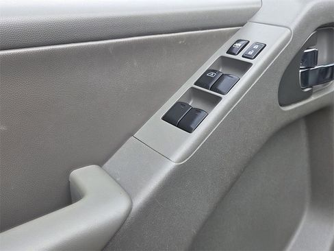 Used 2019 Nissan Frontier SL image 15