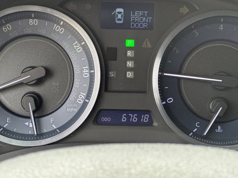 Used 2011 Lexus IS 250 w/ F-Sport Pkg w/Summer Tires RWD image 23